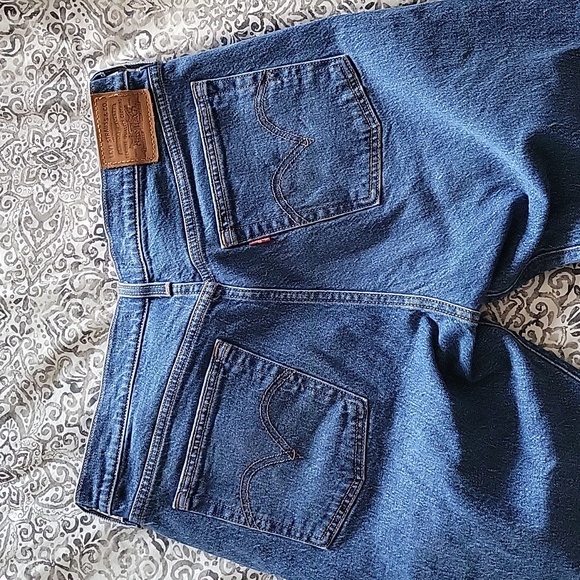 Levi’s Wedgie Fit Ankle Jeans in Charleston Wash Size 31 - Picture 3 of 3